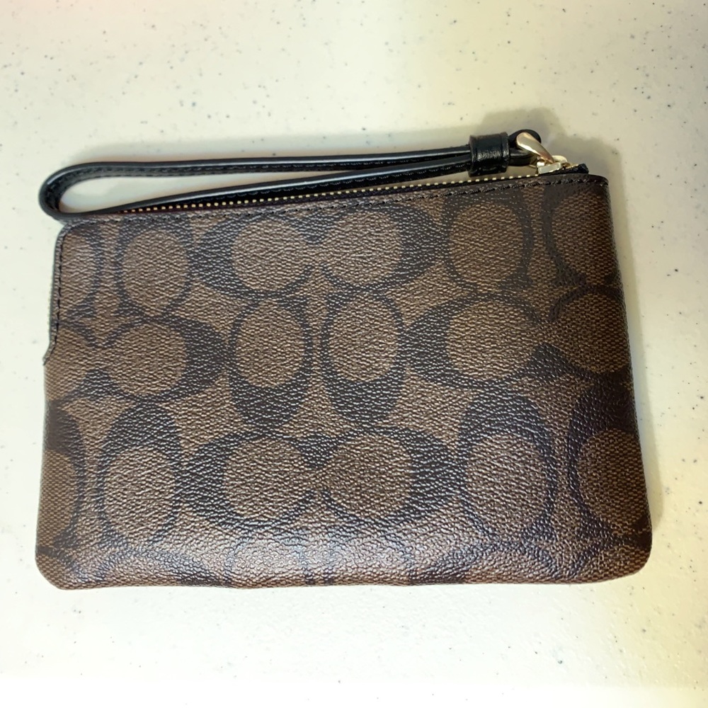 Authentic Coach Wristlet Wallet 6’X4’ 🆕 - Picture 2 of 3